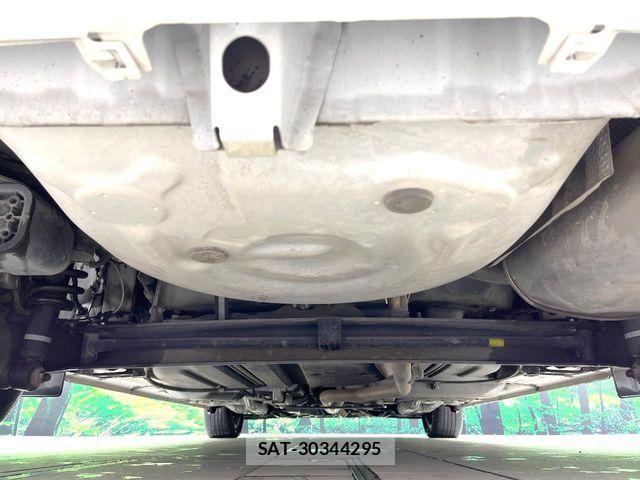 Toyota SIENTA 2016-09 7224989-18