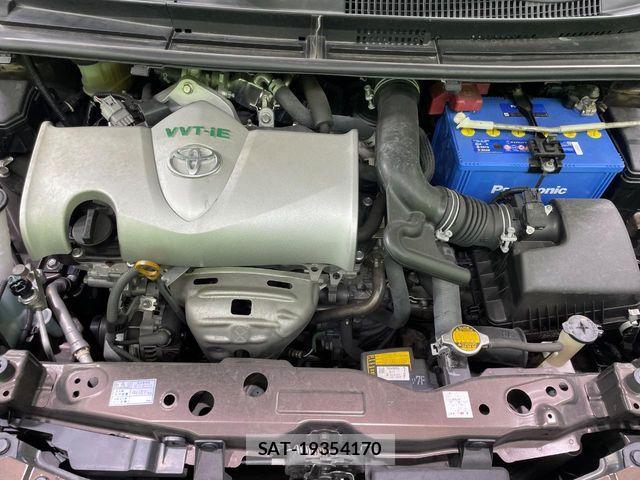 Toyota SIENTA 2016-05 7252301-18