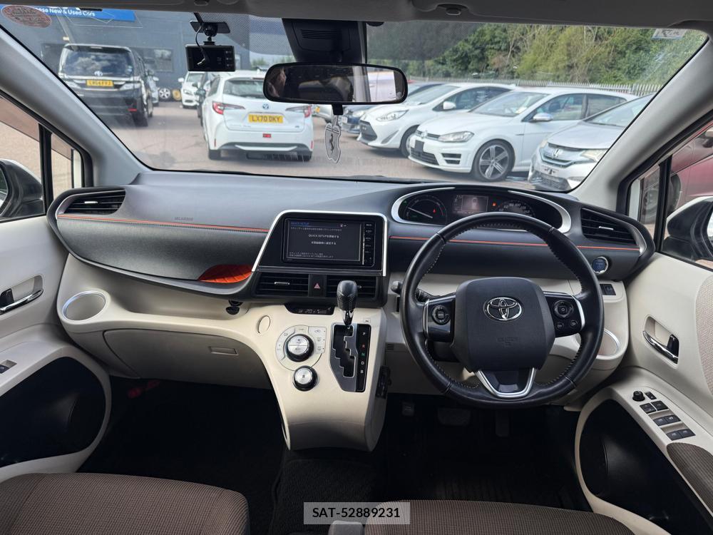 Toyota SIENTA 2016-04 1254477-12