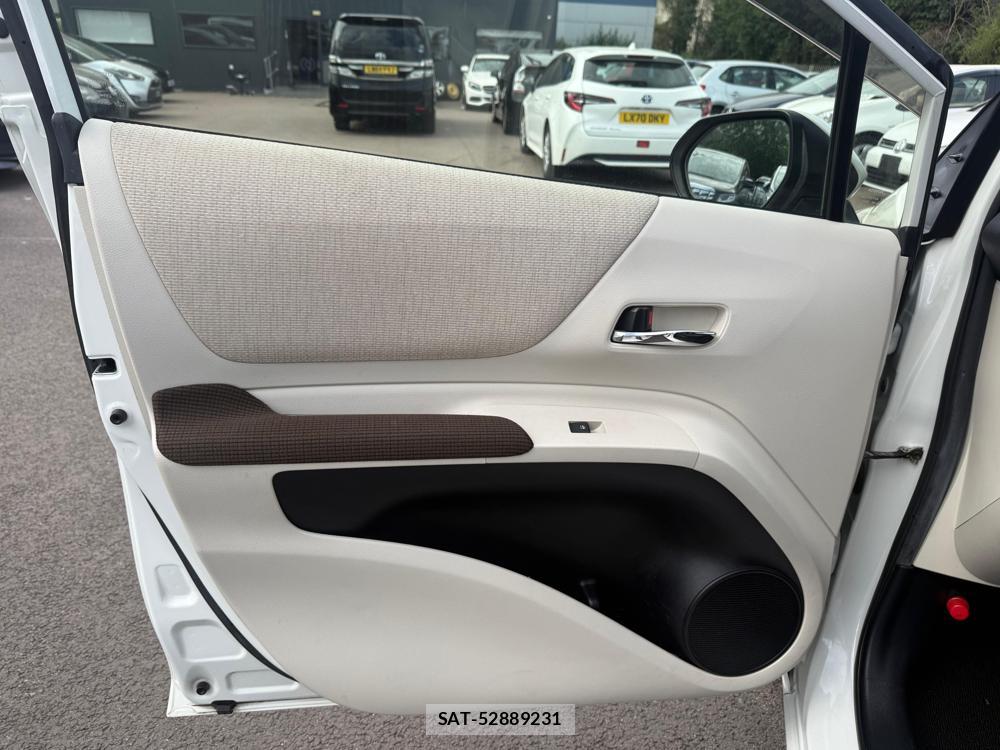Toyota SIENTA 2016-04 1254477-22