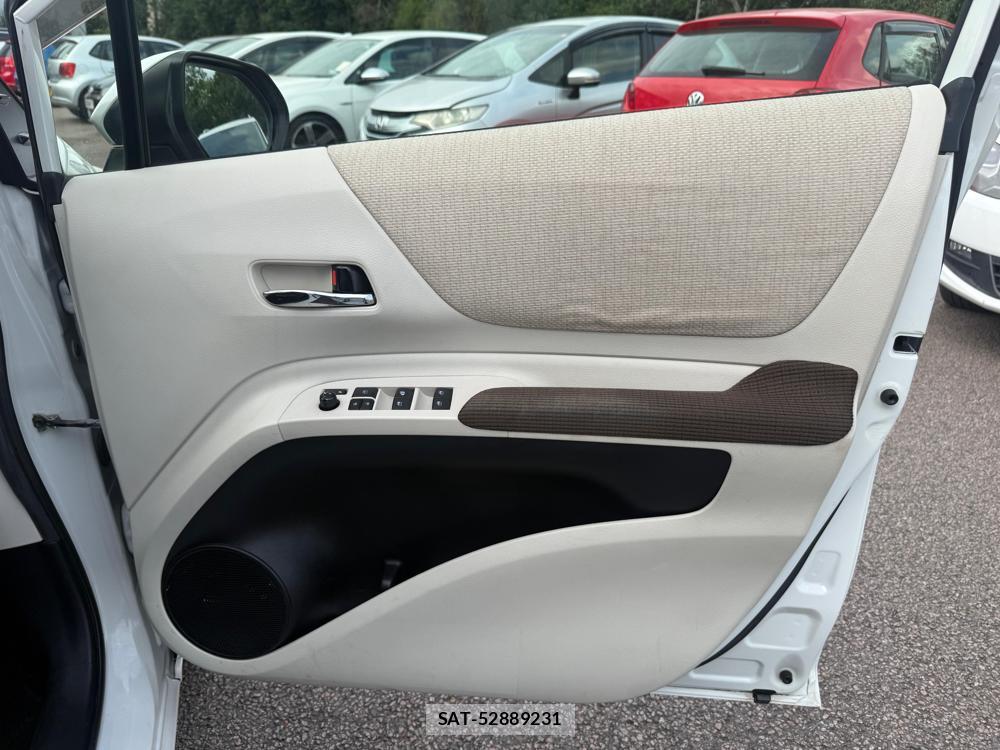 Toyota SIENTA 2016-04 1254477-23