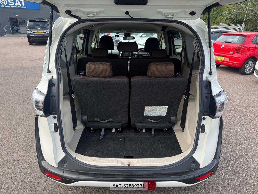 Toyota SIENTA 2016-04 1254477-26