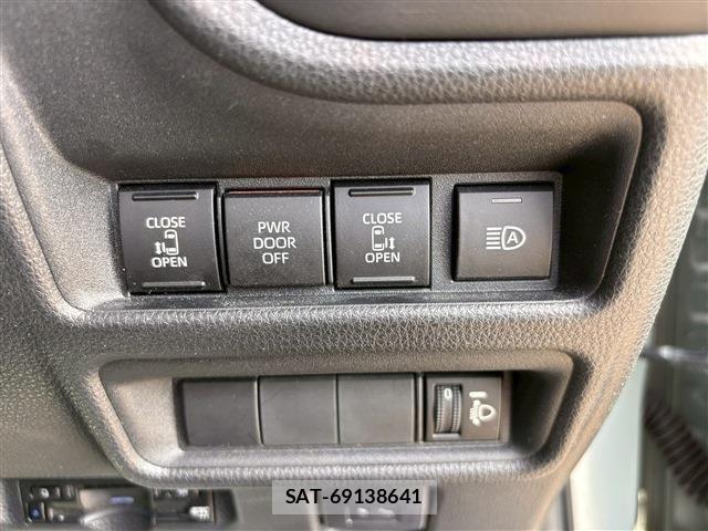 Toyota SIENTA 2023-04 7252300-21