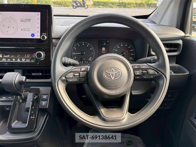 Toyota SIENTA 2023-04 7252300-27