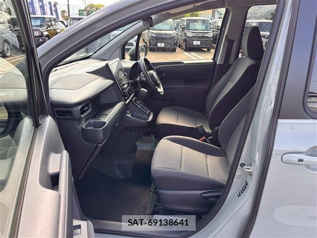 Toyota SIENTA 2023-04 7252300-3