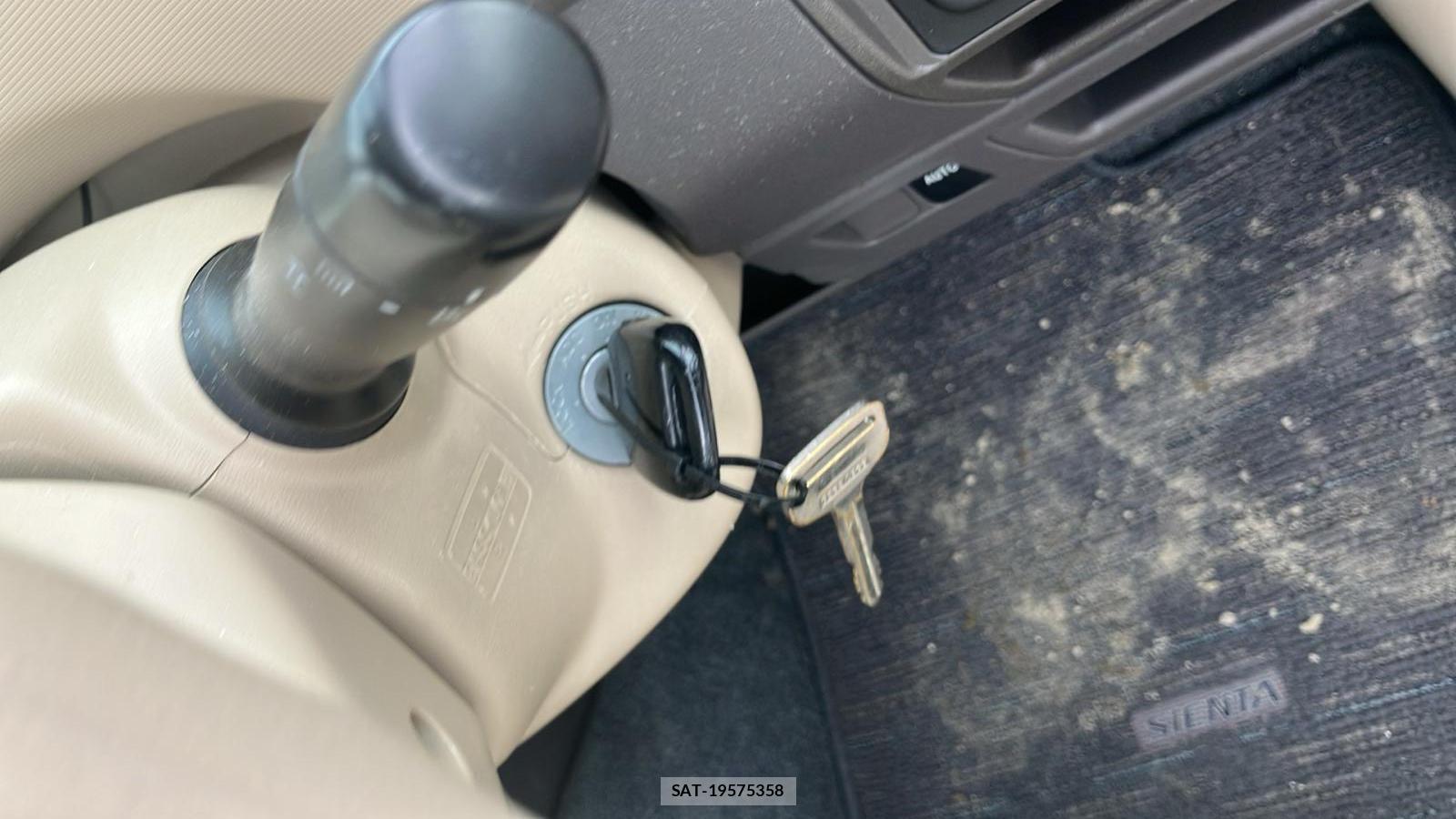 Toyota SIENTA 2009 6341214-14