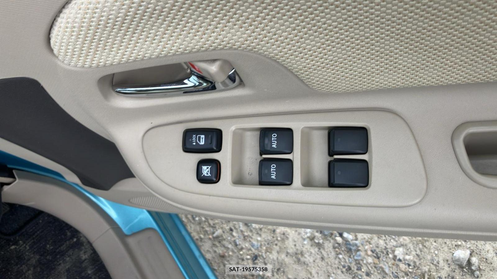 Toyota SIENTA 2009 6341214-16