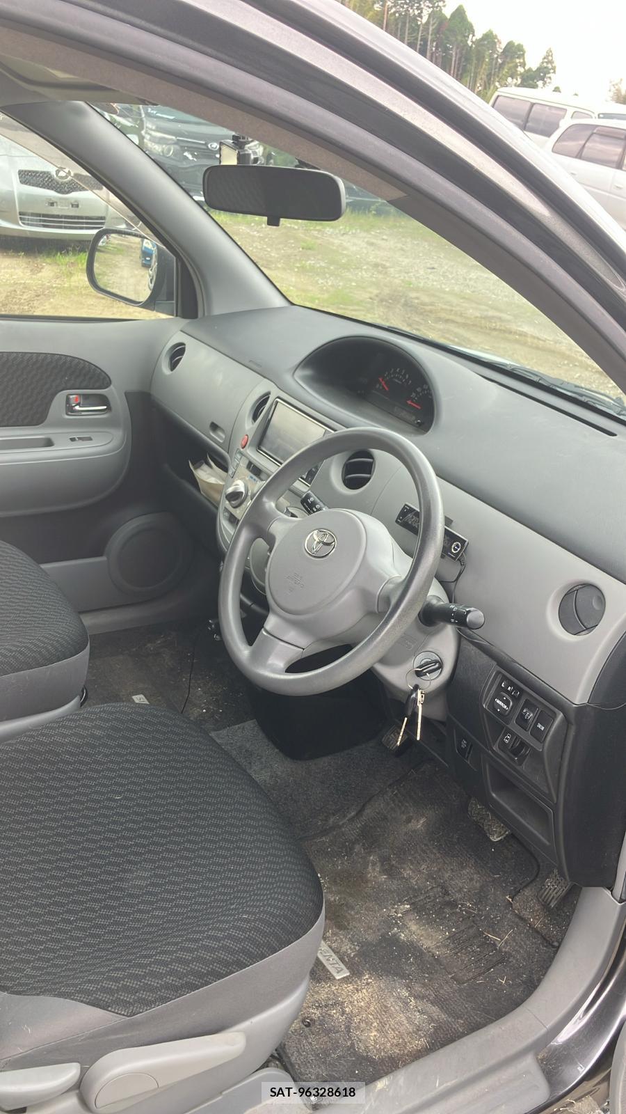 Toyota SIENTA 2010 6435210-11