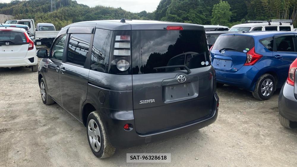 Toyota SIENTA 2010 6435210-2