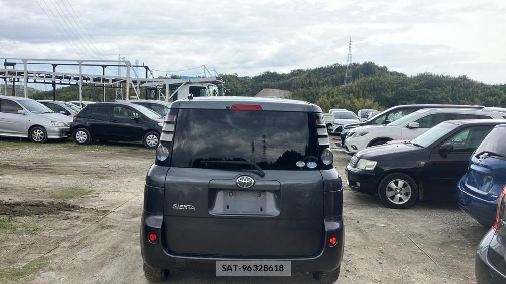 Toyota SIENTA 2010 6435210-3