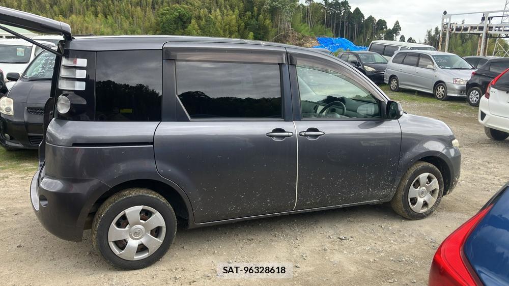 Toyota SIENTA 2010 6435210-5