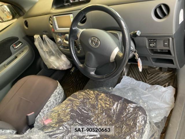 Toyota SIENTA 2011-08 7252309-10