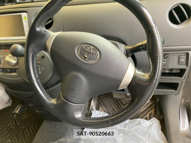 Toyota SIENTA 2011-08 7252309-11