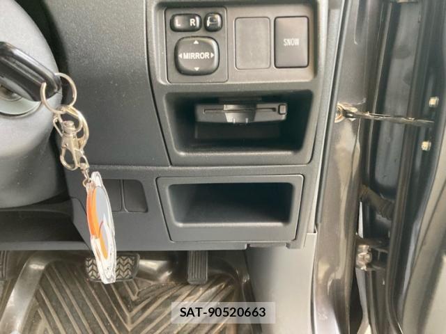 Toyota SIENTA 2011-08 7252309-12