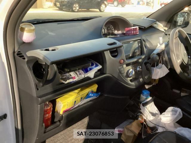 Toyota SIENTA 2010-04 7252307-13