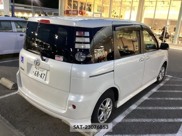 Toyota SIENTA 2010-04 7252307-1