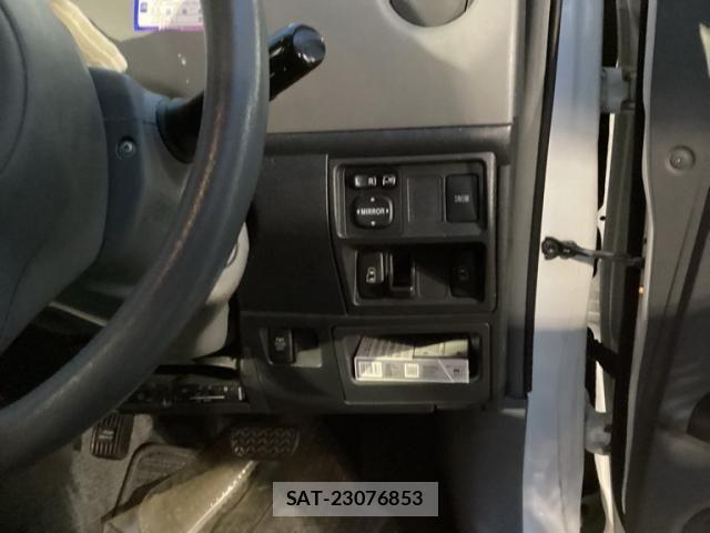 Toyota SIENTA 2010-04 7252307-19