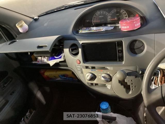 Toyota SIENTA 2010-04 7252307-21