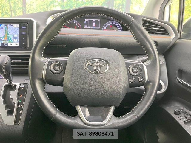 Toyota SIENTA 2017-07 7252304-11