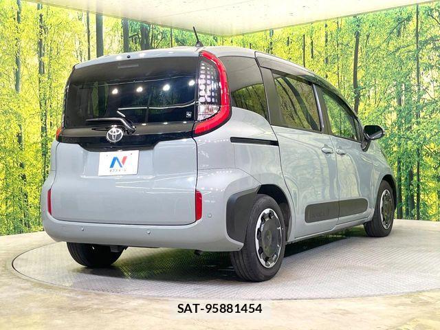 Toyota SIENTA 2023-12 7252288-17