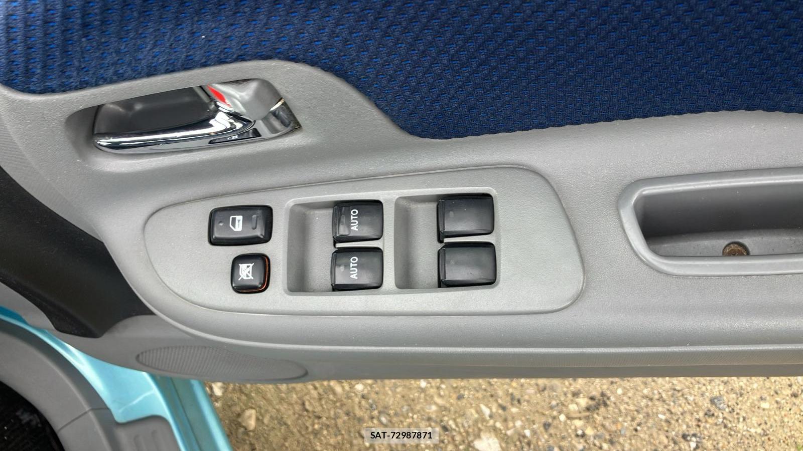 Toyota SIENTA 2004 6634472-17