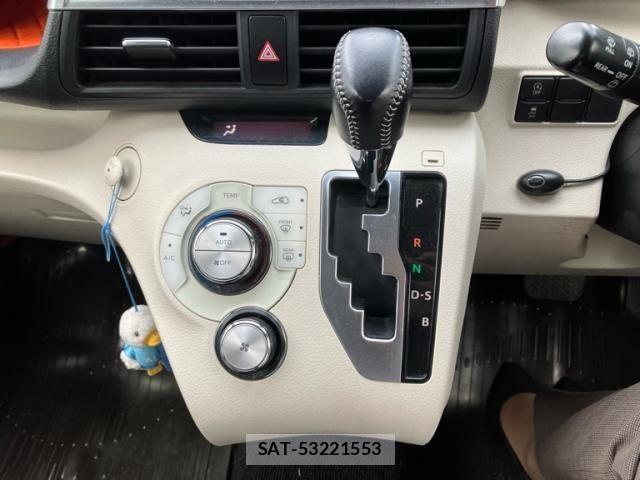 Toyota SIENTA 2016-07 7272636-14