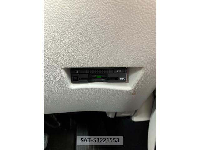 Toyota SIENTA 2016-07 7272636-17