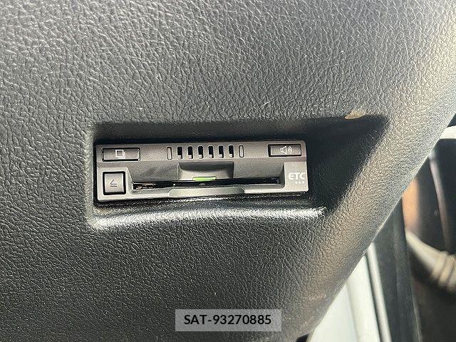 Toyota SIENTA 2018-03 7272930-23