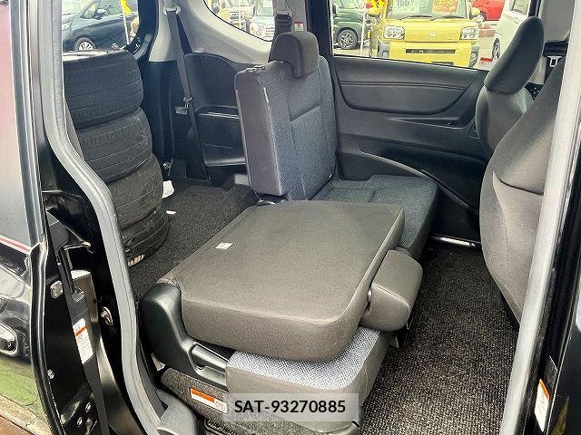 Toyota SIENTA 2018-03 7272930-3