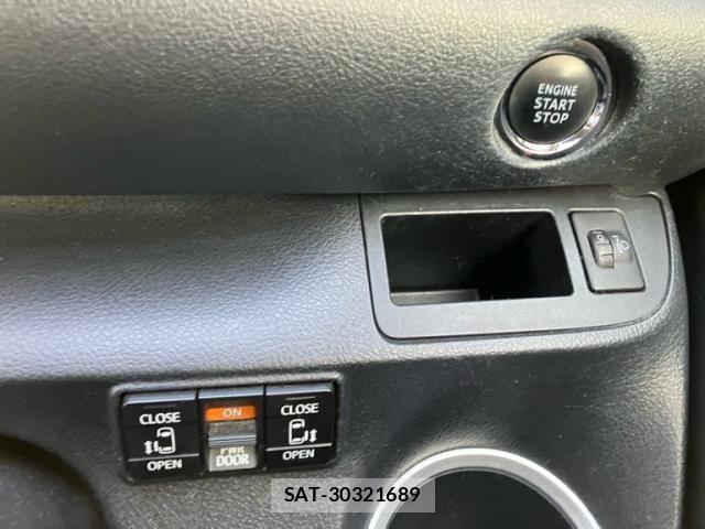 Toyota SIENTA 2018-06 7330080-9