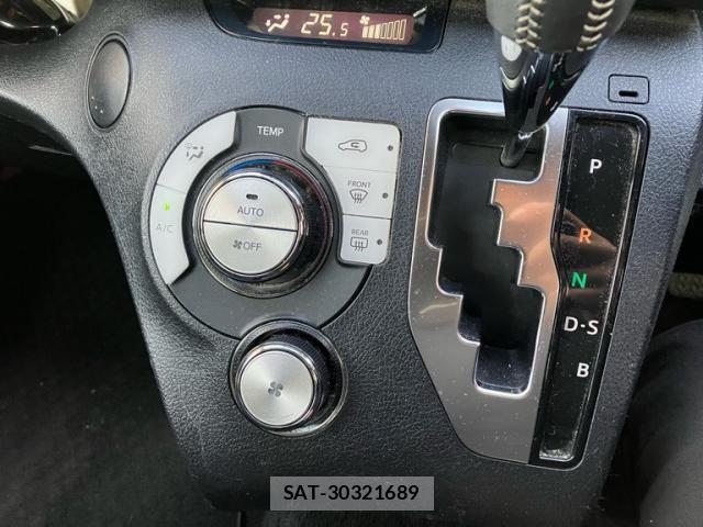 Toyota SIENTA 2018-06 7330080-11