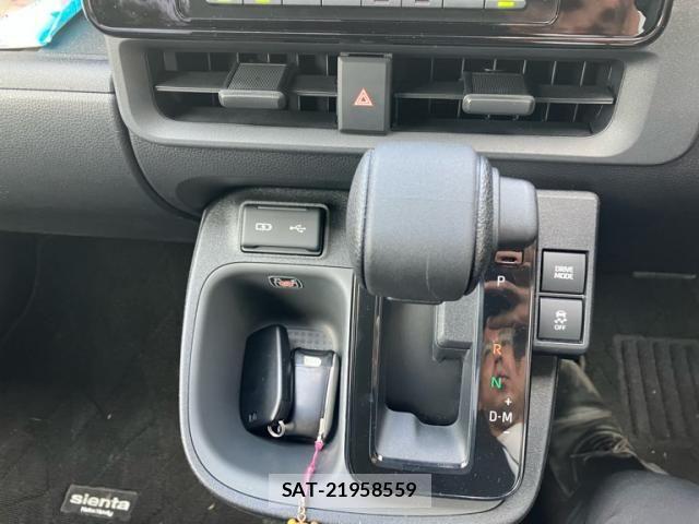 Toyota SIENTA 2023-04 7330042-22