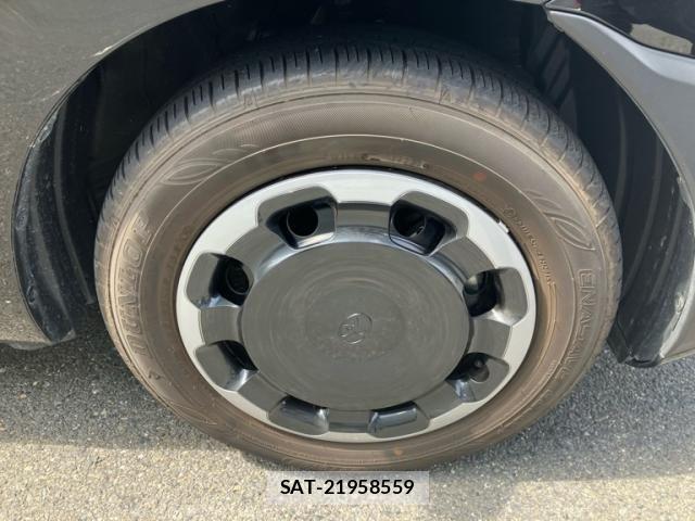 Toyota SIENTA 2023-04 7330042-6