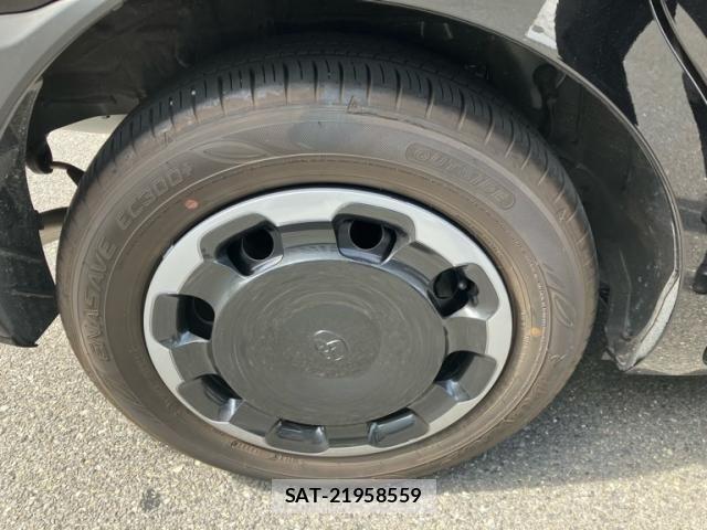 Toyota SIENTA 2023-04 7330042-7