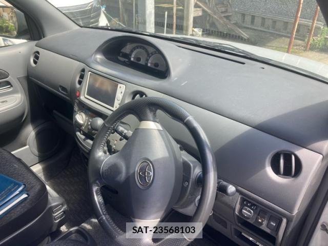 Toyota SIENTA 2011-12 7330085-13
