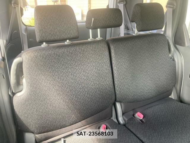 Toyota SIENTA 2011-12 7330085-15