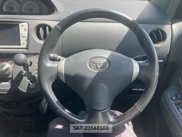 Toyota SIENTA 2011-12 7330085-17