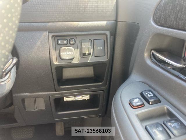 Toyota SIENTA 2011-12 7330085-18