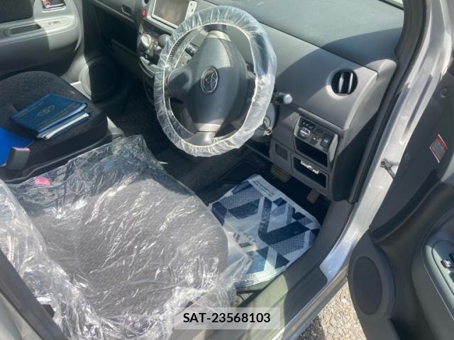 Toyota SIENTA 2011-12 7330085-23