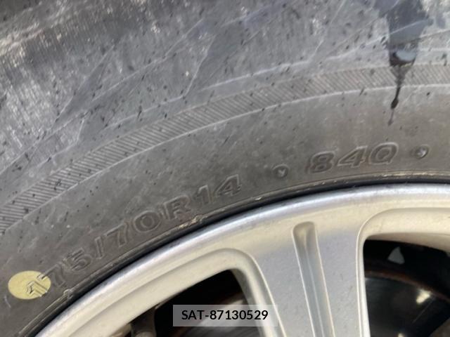 Toyota SIENTA 2012-01 7330084-11