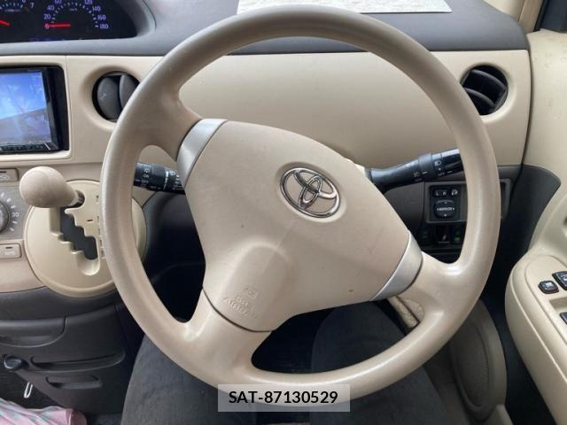 Toyota SIENTA 2012-01 7330084-15
