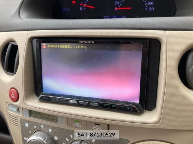 Toyota SIENTA 2012-01 7330084-17