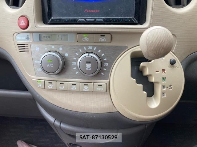 Toyota SIENTA 2012-01 7330084-18