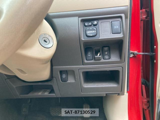 Toyota SIENTA 2012-01 7330084-19
