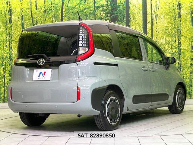 Toyota SIENTA 2023-07 7330046-16