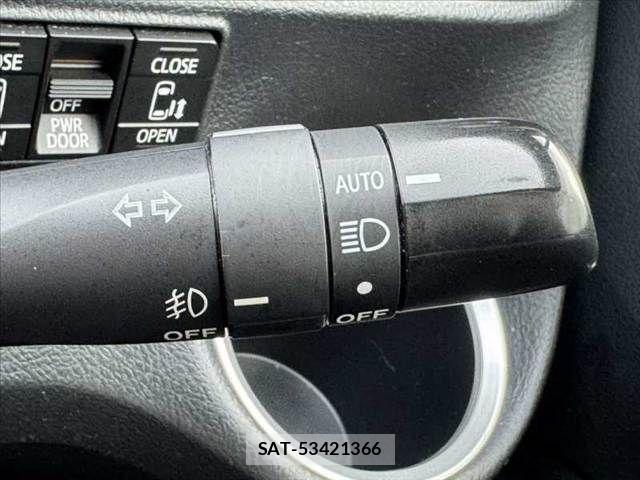 Toyota SIENTA 2016-09 7330078-25