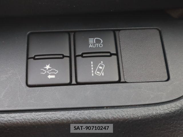Toyota SIENTA 2022-06 7330055-16