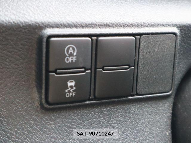 Toyota SIENTA 2022-06 7330055-17