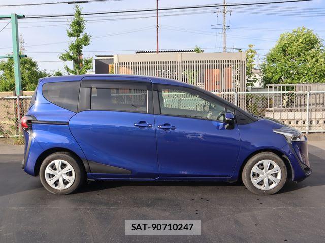Toyota SIENTA 2022-06 7330055-26