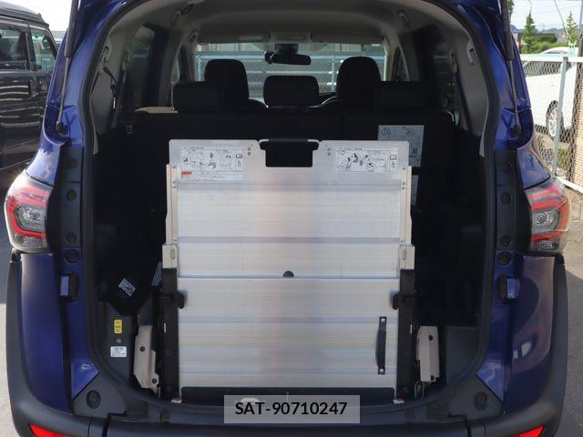 Toyota SIENTA 2022-06 7330055-2